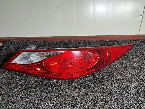 Right outer rear tail light assembly compatible with Hyundai YF 2010, OEM 92402 3S010