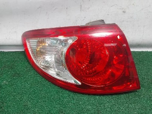 Left rear combination tail light assembly compatible with Hyundai Santa Fe 2009, genuine OEM replacement part 92401-2B000