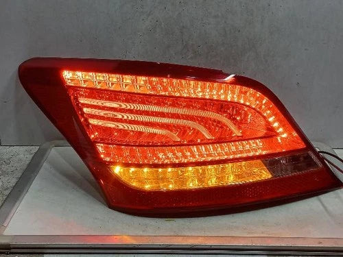 Left rear tail light assembly compatible with Hyundai Equus 2014, genuine OEM replacement part 924013N000