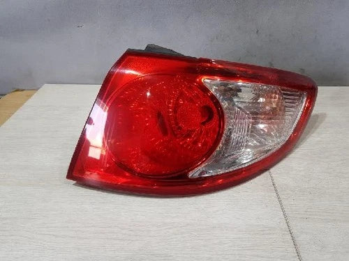 Right outer rear tail light assembly compatible with Hyundai Santa Fe 2008, genuine OEM replacement part 924022B000