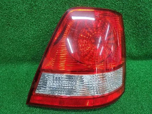 Right rear combination tail light assembly OEM 92402 3E000 compatible with Kia Sorento 2003