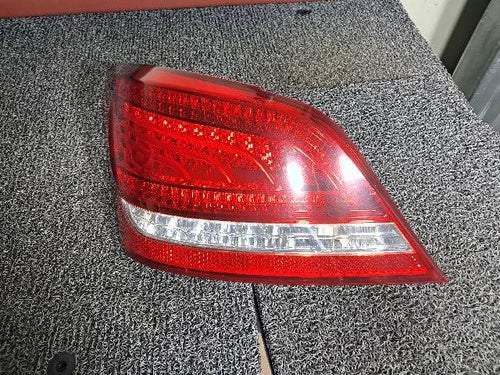 Left rear tail light assembly compatible with Hyundai Equus 2010, genuine OEM replacement part 92401 3N000