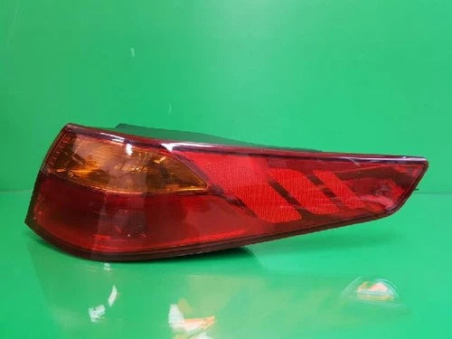 Right rear combination tail light assembly OEM 92402 2T500 compatible with Kia K5 2014