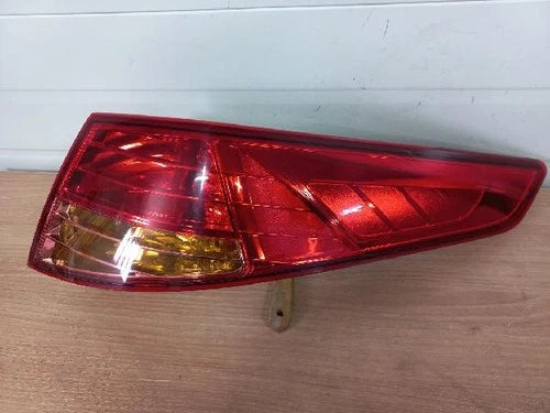 Rear combination tail light assembly (right) compatible with Kia K5 2011, OEM 92402 2T000