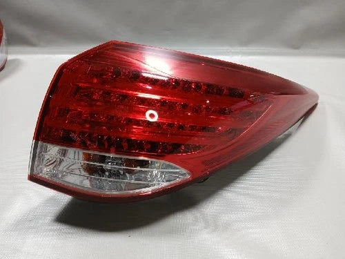 Right rear tail light compatible with Hyundai i40 2014, genuine OEM replacement part 92402-3Z0