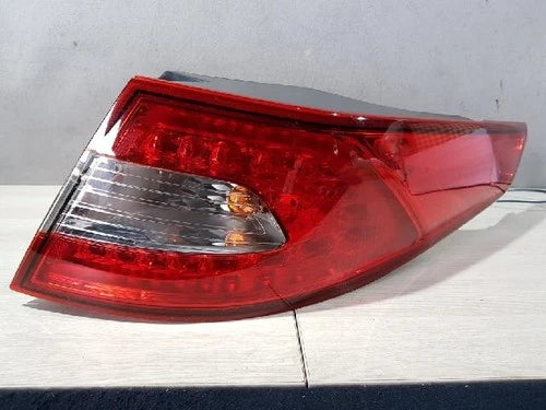 Right rear combination tail light assembly OEM 92402 2T100 compatible with Kia K5 2012