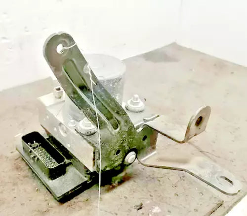 Bomba/Módulo ABS OEM usada para 2012 Jeep Liberty