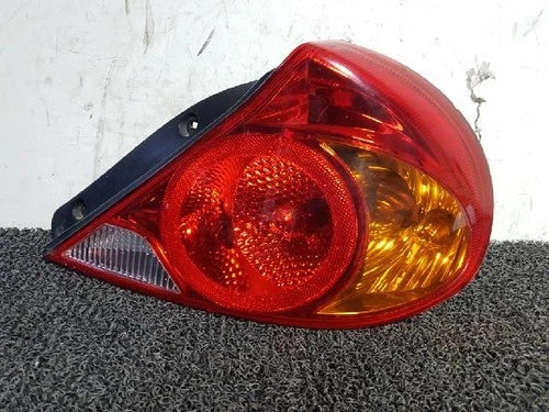 Right rear combination tail light assembly Kia Spectra 2002 OEM 0K2N151150A