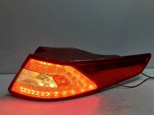 Right rear tail light assembly compatible with Kia Optima 2011, genuine OEM replacement part 924022T100