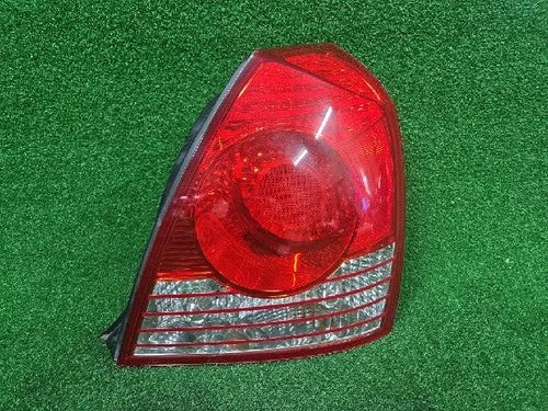 Rear combination tail light assembly (right) compatible with Hyundai Elantra 2005, genuine OEM replacement part 92402-2D5