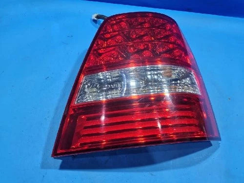 Right rear tail light assembly compatible with Kia Sorento 2007, genuine OEM replacement part 92402 3E500