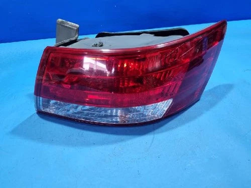 Right outer rear tail light assembly compatible with Hyundai NF 2007, genuine OEM replacement part 92402 3K400