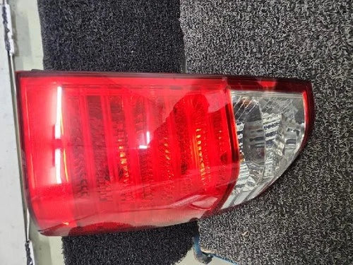 Right rear tail light assembly compatible with Kia Carnival 2010, genuine OEM replacement part 92402 4J000