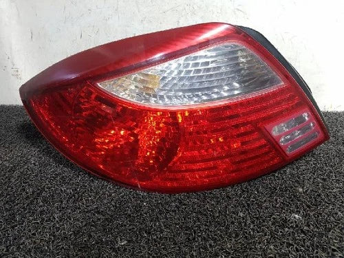 Conjunto de luz trasera / calavera Kia 2000 (lado izquierdo/conductor) OEM 0K30A51160