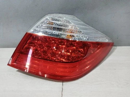 Rear combination tail light (right) compatible with Hyundai Genesis Coupe 2010, genuine OEM replacement part 924023M060