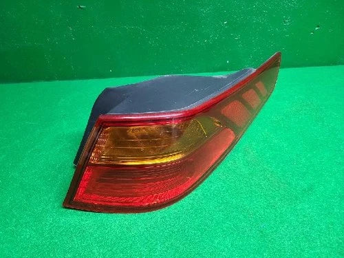 Right rear combination tail light assembly OEM 92402 2T500 compatible with Kia K5 2016