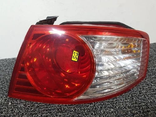 Right rear combination tail light assembly compatible with Kia Amanti 2006, genuine OEM replacement part 92402 3F270