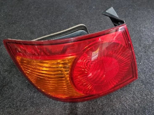 Left rear tail light assembly compatible with Hyundai Elantra 2002, genuine OEM replacement part 92401 2D200