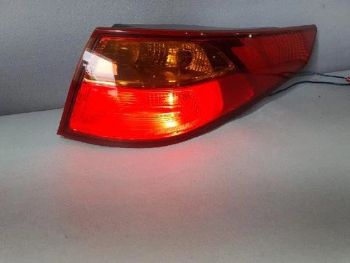 Right rear combination tail light assembly OEM 92402 2T500 compatible with Kia K5 2014