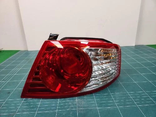 Right rear tail light assembly compatible with Kia GH300 2005, genuine OEM replacement part 92402 3F070
