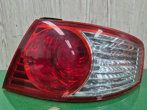 Rear combination tail light Kia Sorento 2003 (passenger side/right) OEM 92402-3F0