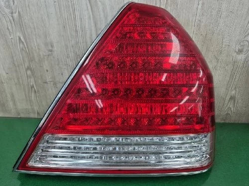 Right rear tail light assembly compatible with Hyundai Equus 2004, genuine OEM replacement part 92402-3B500