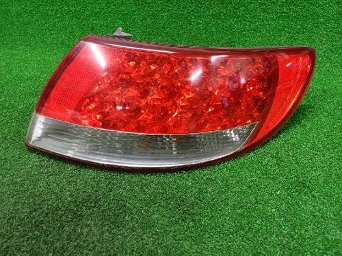 Right rear combination tail light assembly OEM 92402-3L0 compatible with Hyundai Azera 2005
