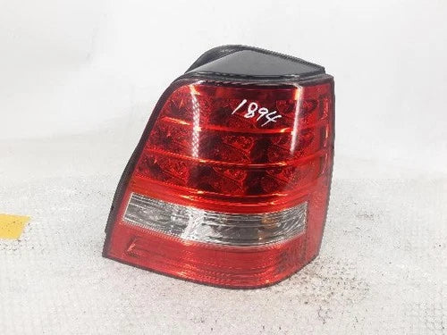 Right rear combination tail light compatible with Kia Sorento 2007, genuine OEM replacement part 92402 3E500