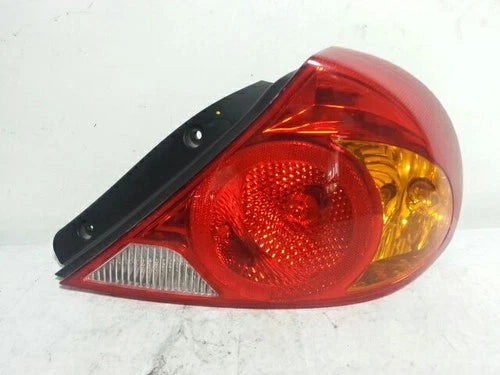 Right rear tail light assembly compatible with Kia Spectra 2000, genuine OEM replacement part 0K2N151150A