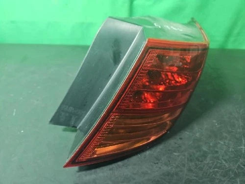 Right rear combination tail light assembly OEM 92402 2T000 compatible with Kia K5 2013