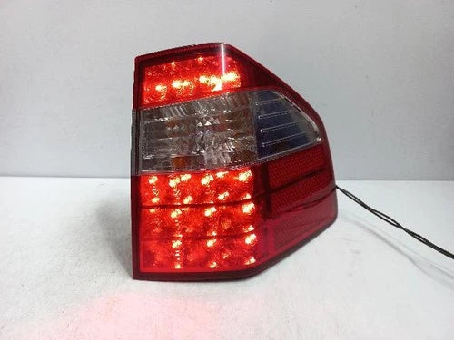 Right rear tail light assembly compatible with Kia Borrego 2014, genuine OEM replacement part 924022J101