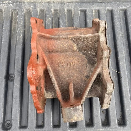 Refacción OEM Usada - 73-87 OEM CHEVY GMC SM465 / NP205 ADAPTER - FIGURE 8 - 6271549 SQUARE BODY