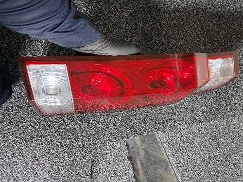 Right rear tail light (brake, turn signal and position light side) compatible with Jeep Cherokee 2007, genuine OEM replacement part 55157026AF