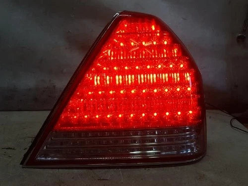 Right rear tail light assembly compatible with Hyundai Equus 2009, genuine OEM replacement part 92402 3B501