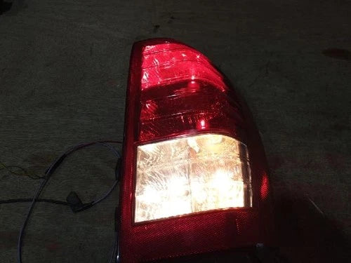 Right rear combination tail light assembly OEM 92402-4D000 compatible with Kia Carnival 2011
