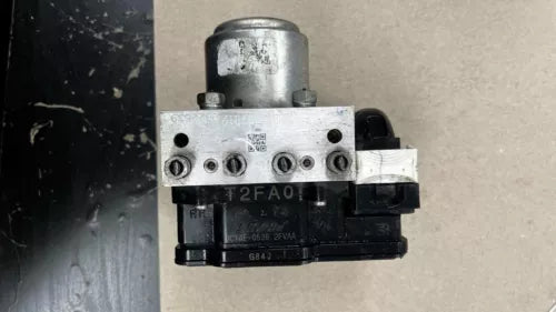 Bomba/Módulo ABS OEM usada para 2013 Honda Accord Sdn 2.4L AT CVT LX - 2.4L