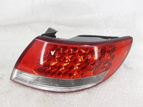 Right rear combination tail light assembly OEM 92402 3L001 compatible with Hyundai Azera 2007