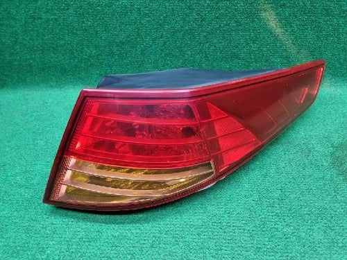 Right rear combination tail light assembly compatible with Kia K5 2011, genuine OEM replacement part 92402 2T000