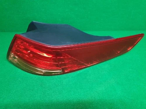 Right rear tail light assembly compatible with Kia K5 2013, genuine OEM replacement part 92402 2T000