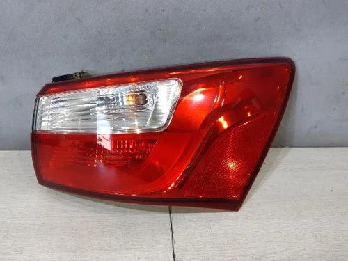Right rear tail light assembly compatible with Kia Rio 2013, genuine OEM replacement part 924021W000