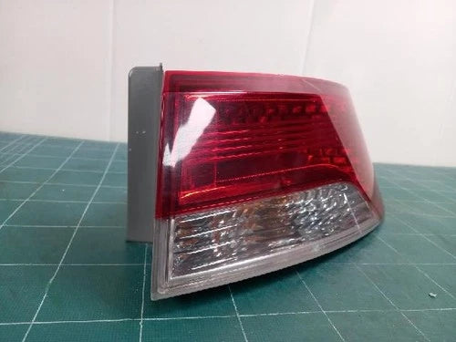 Right outer rear tail light assembly compatible with Kia 1.6 2010, genuine OEM replacement part 92402 1M300