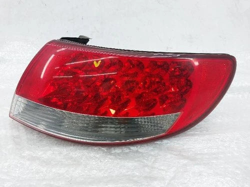 Right rear tail light assembly (Tail Light) compatible with Hyundai Elantra 2005, genuine OEM replacement part 92402-3LO