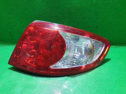 Right rear combination tail light assembly OEM 92402 2B000 compatible with Hyundai Santa Fe 2007
