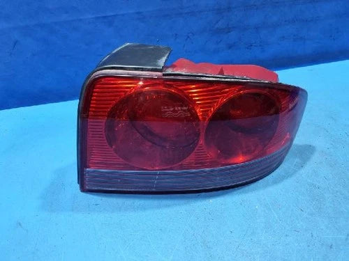 Right rear combination tail light assembly compatible with Hyundai EF 2004, OEM 92402 3D000
