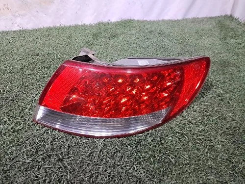 Right rear combination tail light assembly OEM 92402 3L001 compatible with Hyundai Azera 2007
