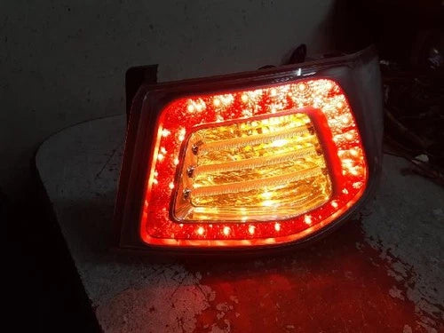 Right rear combination tail light assembly OEM 92402-1Q000 compatible with Kia 1.6 LPI HEV 2011