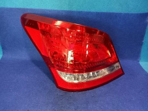 Used OEM Part - Combination Tail Light Assembly Hyundai Equus 2011 (left side/driver side) OEM 92401 3N000