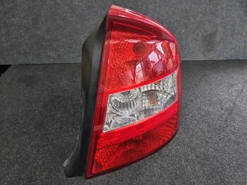 Conjunto de faro/calavera trasero combinado derecho Kia 2006 OEM 92402 2F100