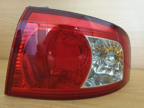 Rear combination tail light (right) compatible with Kia Optima 2005, genuine OEM replacement part 92421 3C070