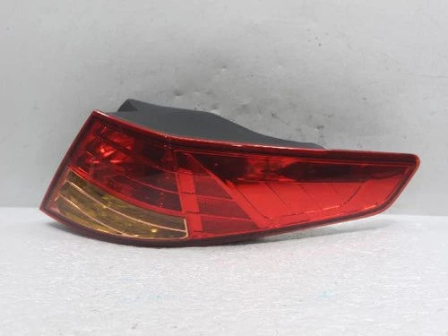 Right rear combination tail light assembly compatible with Kia Optima 2013 (right) OEM 924022T0